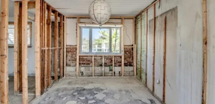 Gutted Waterfront Rehab – Comps up to $900k